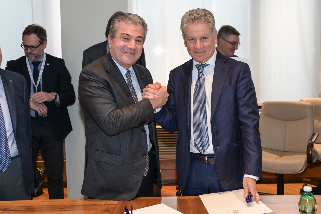 La firma del rinnovo del CCNL dirigenti industria